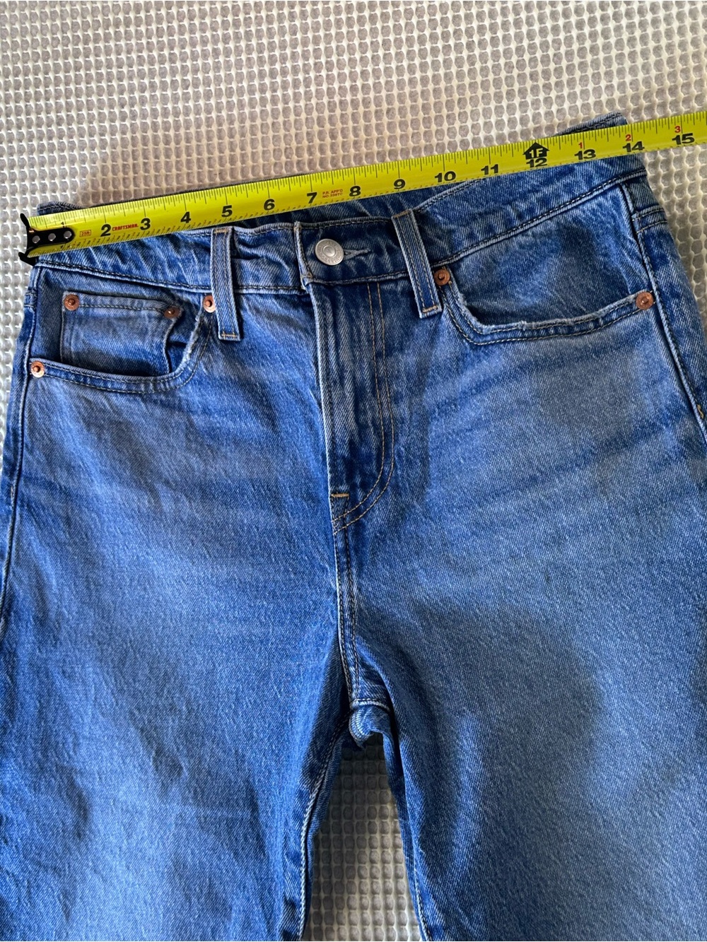 Levi's Wedgie Capri Jeans Next Saturday No Crease Medium Wash High Rise Size 28 - Picture 10 of 11